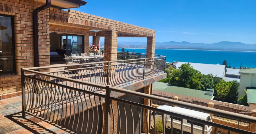4 Bedroom Property for Sale in Mossel Bay Central Western Cape